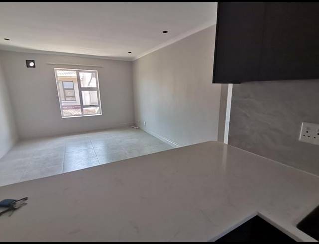 2 BEDROOM PROPERTY TO RENT IN GOODWOOD CENTRAL